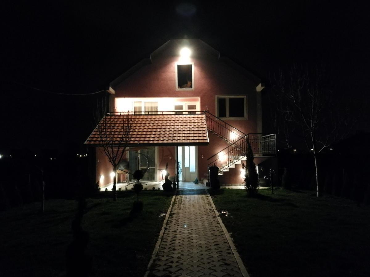 Apartments "Predah Kod Baraca" Ni Buitenkant foto
