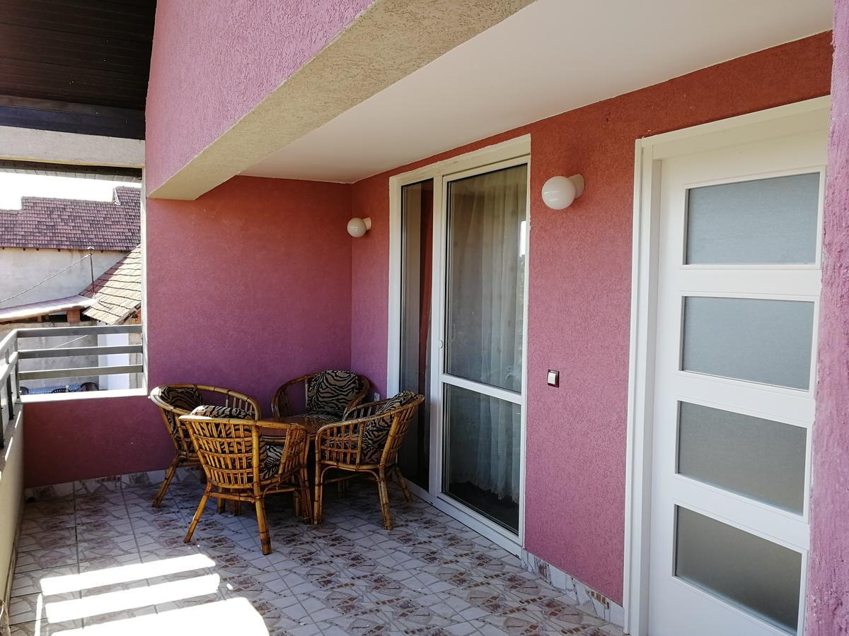 Apartments "Predah Kod Baraca" Ni Buitenkant foto