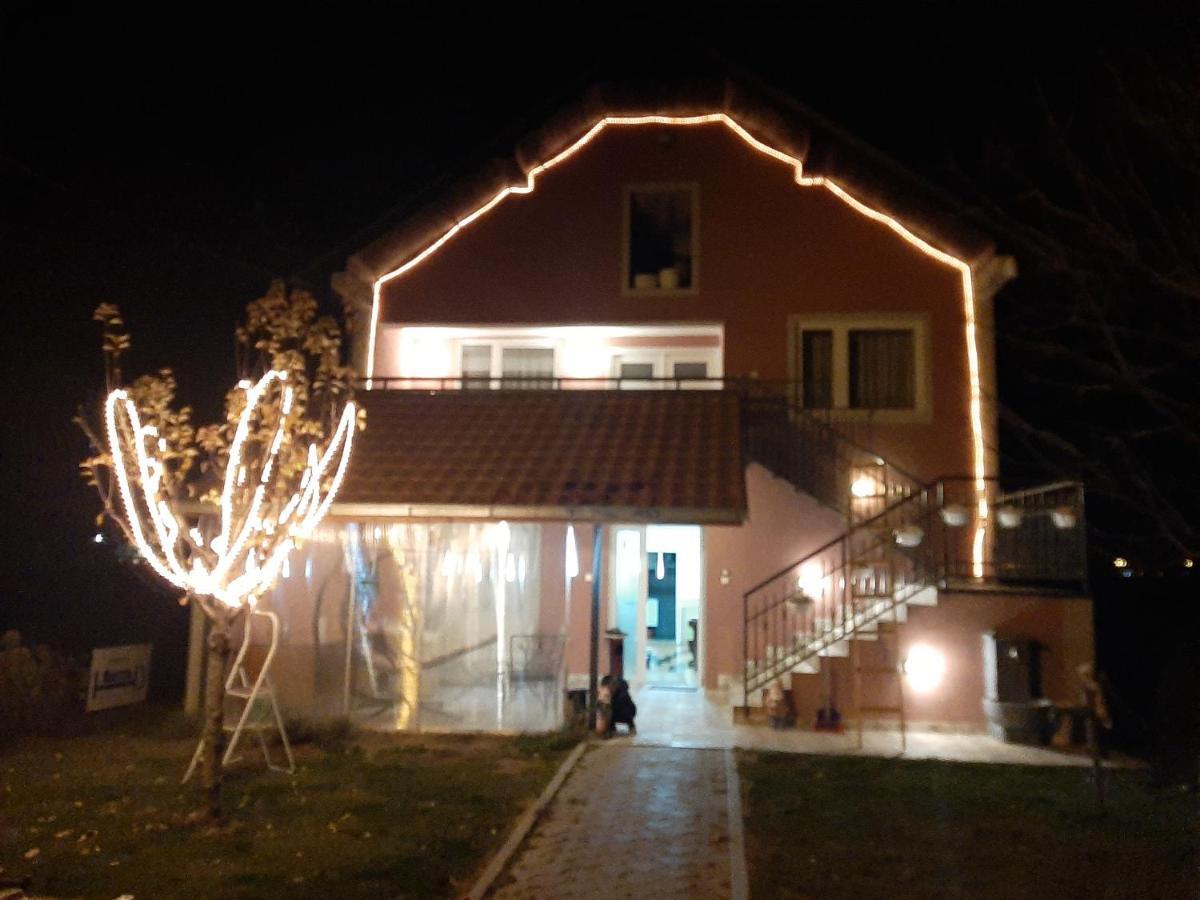 Apartments "Predah Kod Baraca" Ni Buitenkant foto